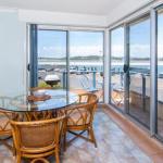 Fairholme 8 Perfect Lakefront Position - Accommodation Burleigh 0