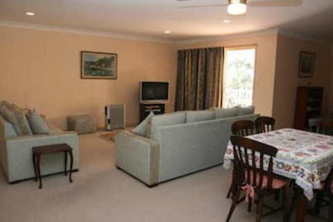 Birchgrove Apartments - Accommodation Burleigh 6