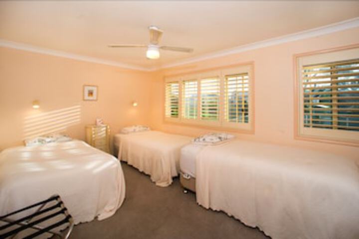 Cockwhy NSW Accommodation Burleigh