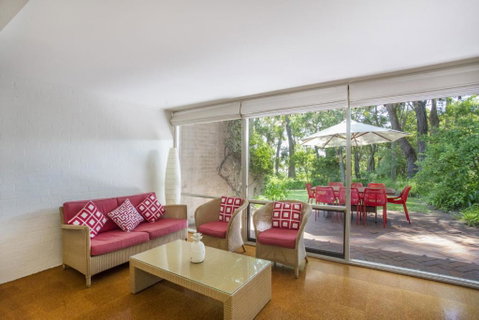 6 / 1 Riversdale Ave Mollymook Exclusive - Accommodation Burleigh 2