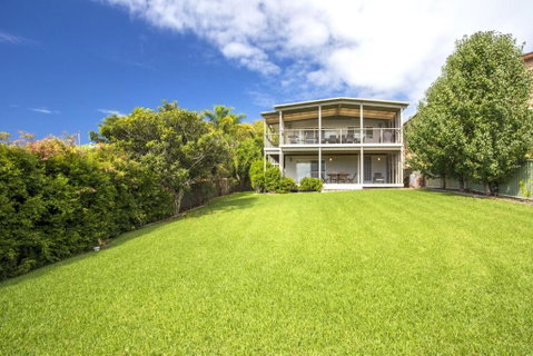 11 Riley St. Stylishly Modern - Accommodation Burleigh 5