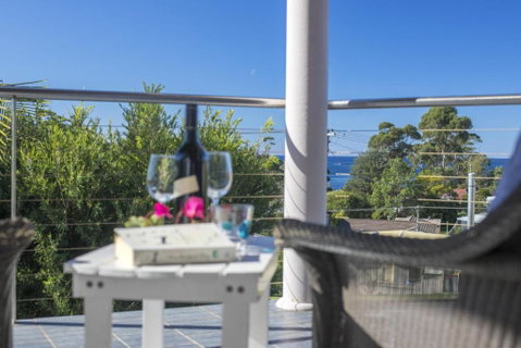 58 Seaview St. Summer Days - Accommodation Burleigh 6