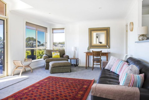 58 Seaview St. Summer Days - Accommodation Burleigh 3