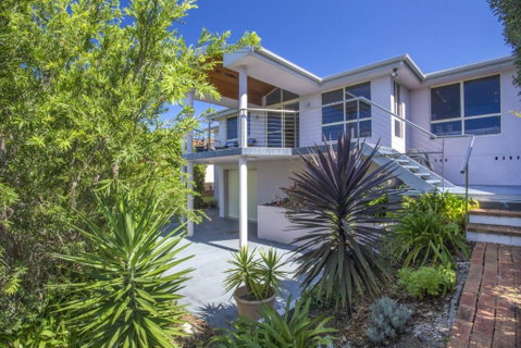 58 Seaview St. Summer Days - Accommodation Burleigh 5
