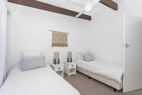 Mollymooks Tee To Sea 19 Buchan Street - Accommodation Burleigh 5