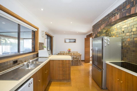Relaxed Homely Retreat 57 Carroll Ave - Accommodation Burleigh 6