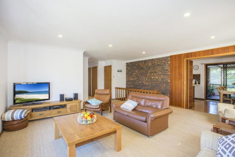 Relaxed Homely Retreat 57 Carroll Ave - Accommodation Burleigh 3