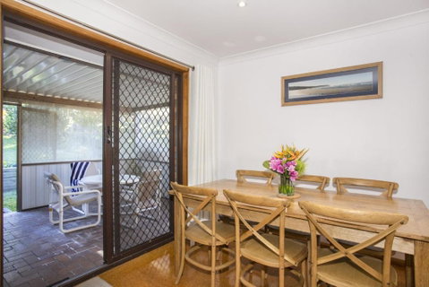 Relaxed Homely Retreat 57 Carroll Ave - Accommodation Burleigh 1