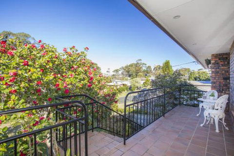 Relaxed Homely Retreat 57 Carroll Ave - Accommodation Burleigh 5