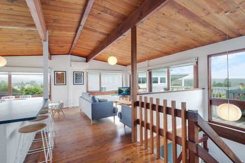 17 Dulling Street Beach House - Accommodation Burleigh 2