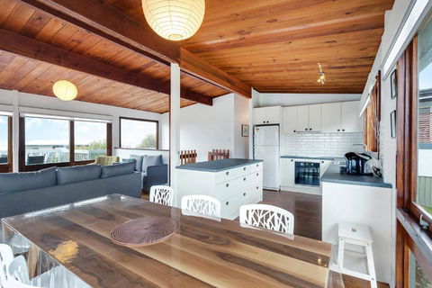 17 Dulling Street Beach House - Accommodation Burleigh 3