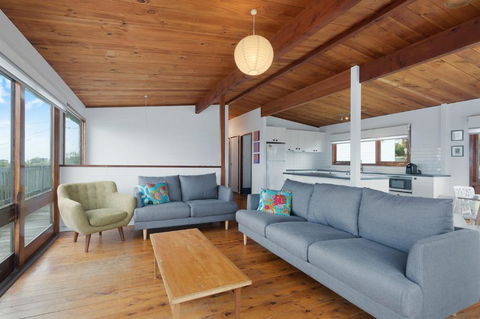 17 Dulling Street Beach House - Accommodation Burleigh 5