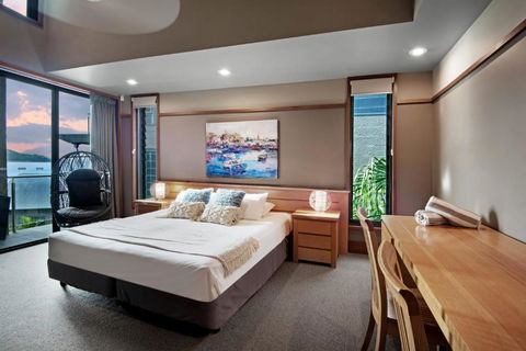 Yacht Club Villa 33 Serenity 4 Bedroom 4 Bathroom House Ocean Views 2 Buggies - Accommodation Burleigh 1