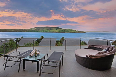 Yacht Club Villa 33 Serenity 4 Bedroom 4 Bathroom House Ocean Views 2 Buggies - Accommodation Burleigh 3
