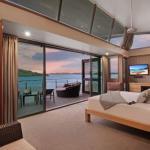 Yacht Club Villa 33 Serenity 4 Bedroom 4 Bathroom House Ocean Views 2 Buggies - Accommodation Burleigh 0