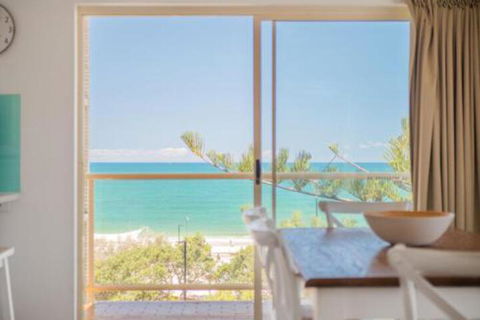 Alinga Unit 4 Amazing Ocean Views - Accommodation Burleigh 5