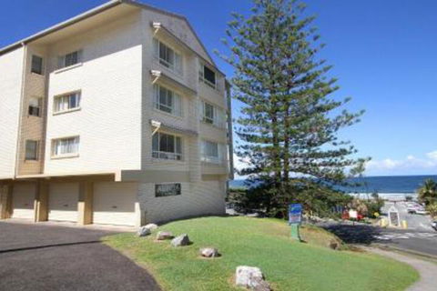 Alinga Unit 4 Amazing Ocean Views - Accommodation Burleigh 3