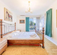 Doncaster Beautiful 4 Bedder walking to Westfield - Accommodation Burleigh