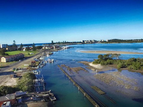 Fairholme 5 Opposite Lake - Accommodation Burleigh 2