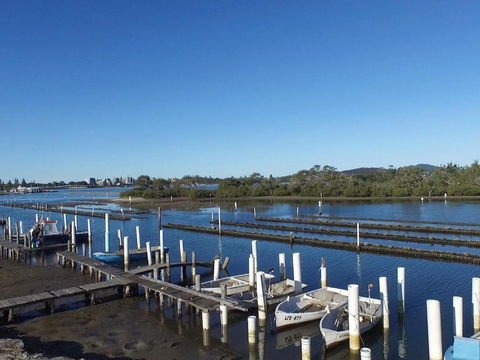 Fairholme 5 Opposite Lake - Accommodation Burleigh 1
