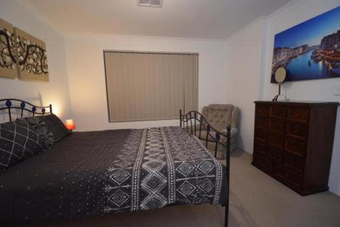Park View Modern House - Accommodation Burleigh 2