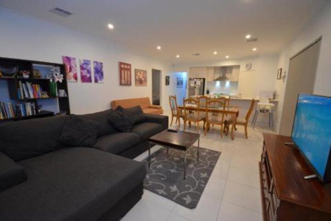 Park View Modern House - Accommodation Burleigh 0