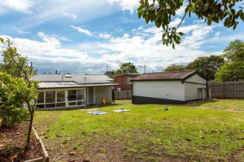 A Wave From It All - Accommodation Burleigh 3