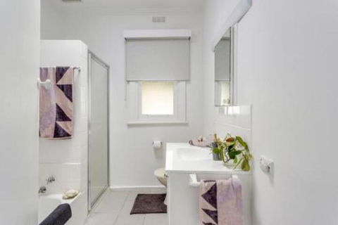 A Wave From It All - Accommodation Burleigh 4