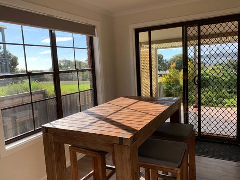 Berds Nest - Accommodation Burleigh 1
