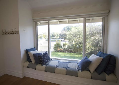 GALWAY COTTAGE - Accommodation Burleigh 2