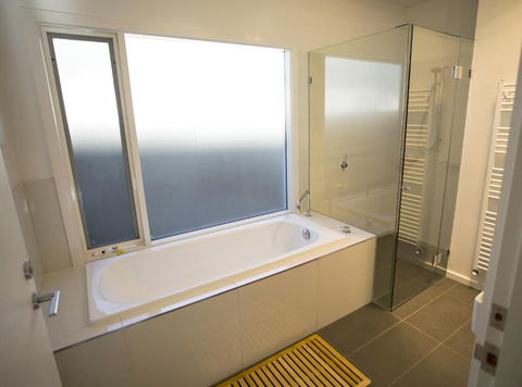 GALWAY COTTAGE - Accommodation Burleigh 1