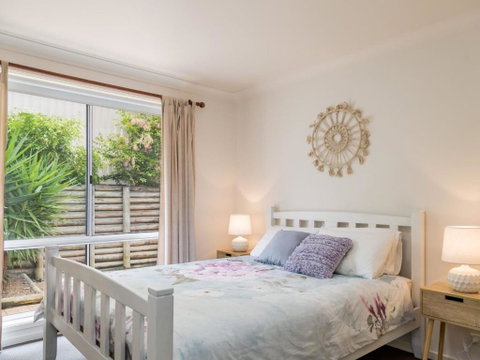 Lovely Modern Villa Amidst Peaceful Surroundings - Accommodation Burleigh 3
