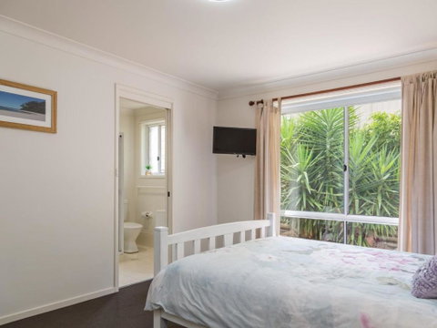 Lovely Modern Villa Amidst Peaceful Surroundings - Accommodation Burleigh 1