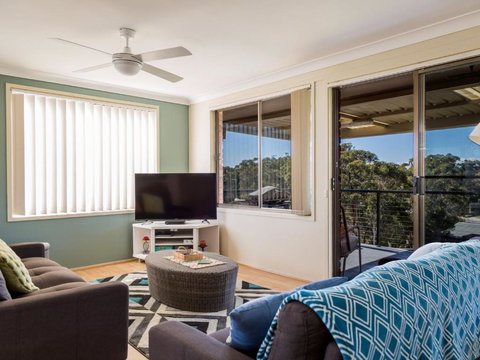 NARRAWALLEE RETREAT - Accommodation Burleigh 5