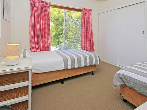 REST ASHORE At MOLLYMOOK - Accommodation Burleigh 2