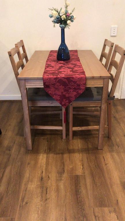 Elegant Design 2 Bed 2 Bath Apartment In Liverpool - Accommodation Burleigh 3