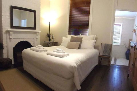 YSG The Edward Townhouse 157 Steps To Town - Accommodation Burleigh 3