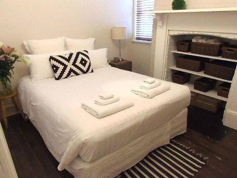YSG The Edward Townhouse 157 Steps To Town - Accommodation Burleigh 6