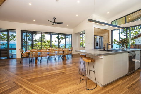 Headland House - Accommodation Burleigh 4