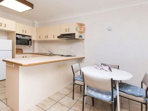 Fairholme 12 - Accommodation Burleigh 5