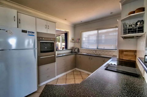 The Whitehouse - Accommodation Burleigh 5