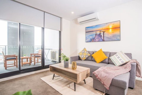 Refreshing 2bed2bath APT In Up&coming Liverpool - Accommodation Burleigh 6