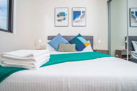 Refreshing 2bed2bath APT In Up&coming Liverpool - Accommodation Burleigh 1