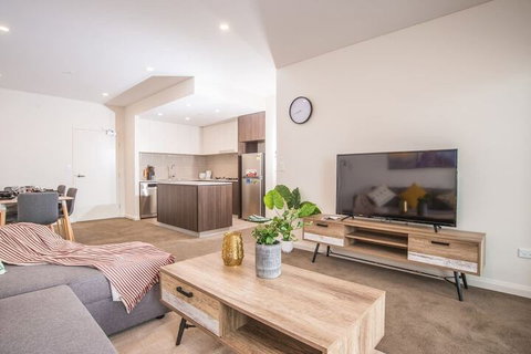 Refreshing 2bed2bath APT In Up&coming Liverpool - Accommodation Burleigh 7