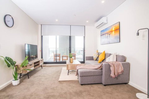 Refreshing 2bed2bath APT In Up&coming Liverpool - Accommodation Burleigh 5
