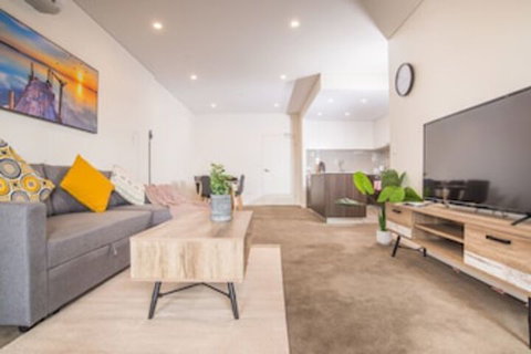 Refreshing 2bed2bath APT In Up&coming Liverpool - Accommodation Burleigh 0