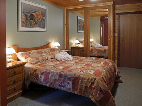 Acacia Hills Retreat - Accommodation Burleigh 3