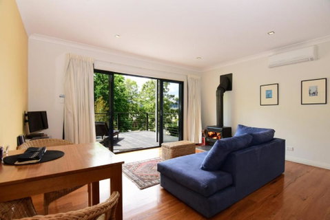 Cloudsong Chalet 1 Close To The Village Centre! - Accommodation Burleigh 5