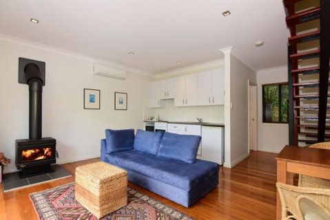 Cloudsong Chalet 1 Close To The Village Centre! - Accommodation Burleigh 2