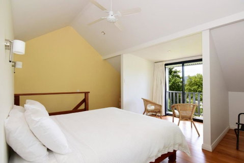 Cloudsong Chalet 1 Close To The Village Centre! - Accommodation Burleigh 6